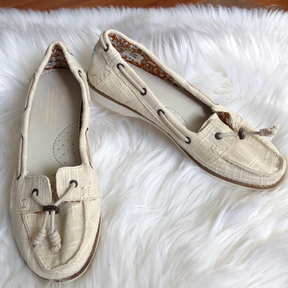 Brand new! Toms shoes in cream great for summer